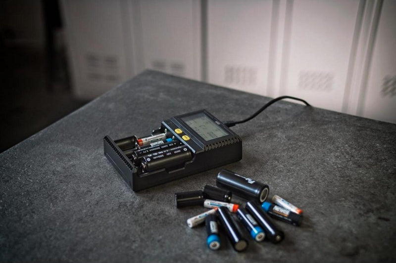 Newell Punjač C4 Smart za 4 baterije (prazan)