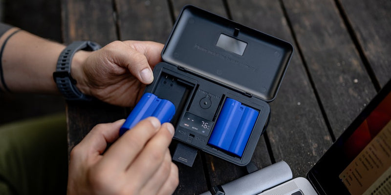 Newell Punjač LCD dual / powerbank / čitač SD kartice (Fuji NP-W126)