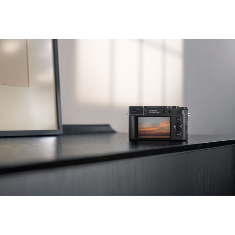 LEICA D-Lux 8 Digital Camera
