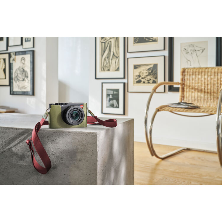 LEICA D-Lux 8 Digital Camera