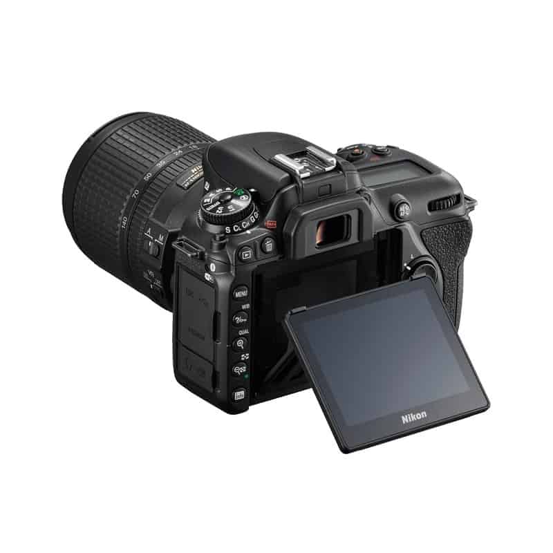 Nikon D7500 kit s AF-S 18-140mm f/3.5-5.6 VR