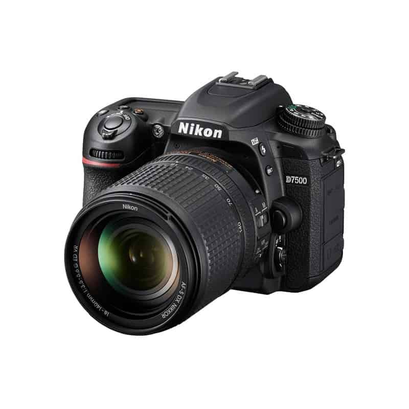 Nikon D7500 kit s AF-S 18-140mm f/3.5-5.6 VR