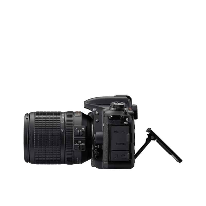 Nikon D7500 kit s AF-S 18-140mm f/3.5-5.6 VR