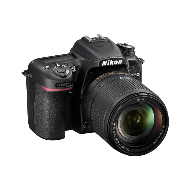 Nikon D7500 kit s AF-S 18-140mm f/3.5-5.6 VR